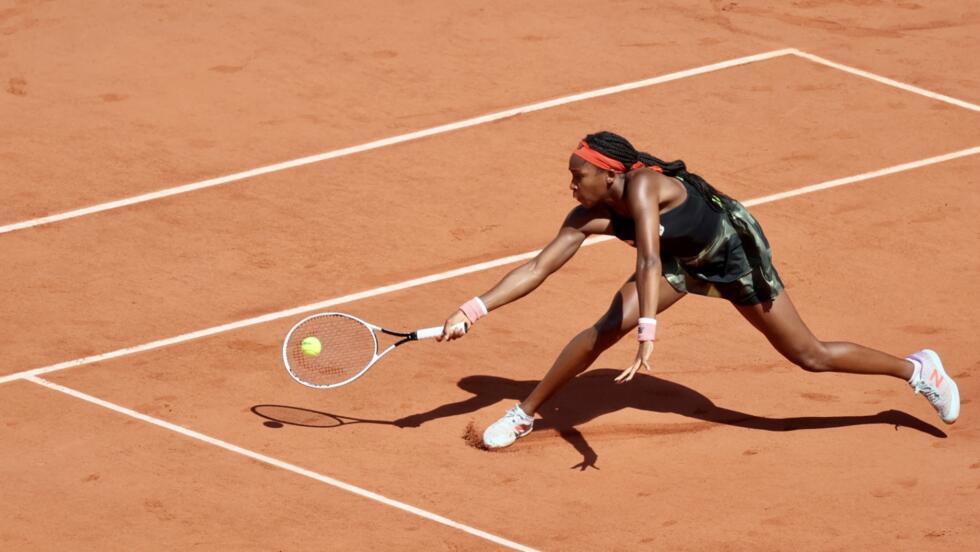 Teenagers take over at French Open as Fernandez and Gauff reach last 16